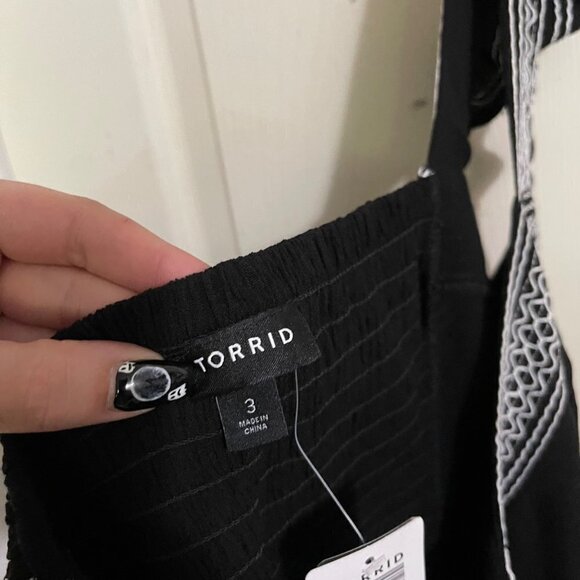 Torrid Womens NWT Black White Babydoll Crinkle Gauze Embroidered Tiered Top 3X - Picture 3 of 11